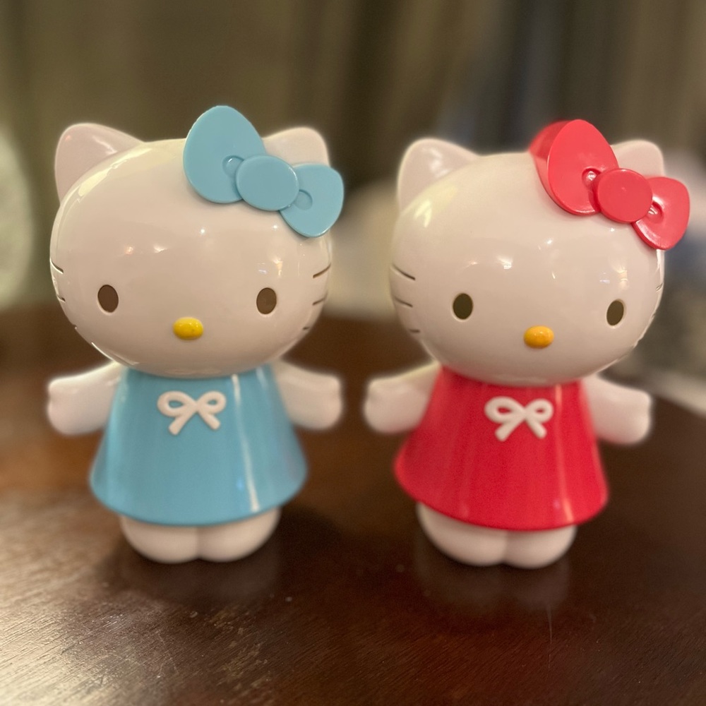 Set of 2 Sanrio Blue and Pink Plastic Coin Banks